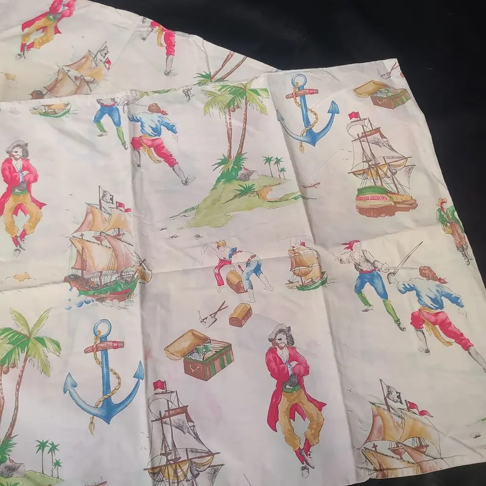 Vintage 80s company Kids pirate print matching pillowcases